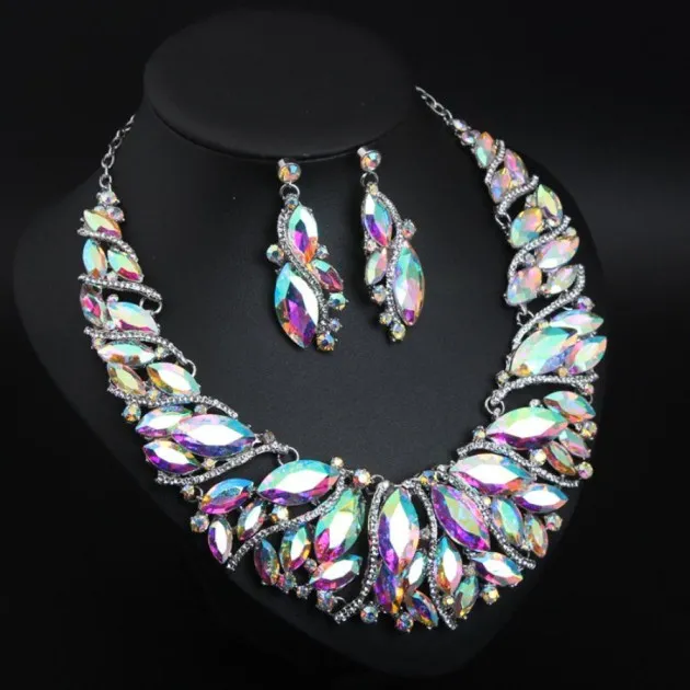 Conjunto de aretes de collar de cristal