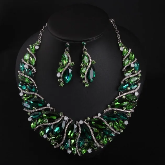 Conjunto de aretes de collar de cristal