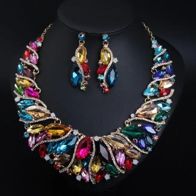 Conjunto de aretes de collar de cristal