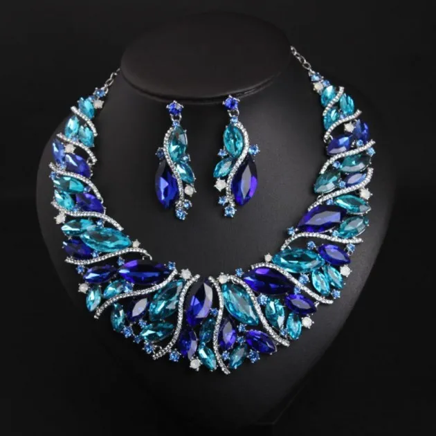 Conjunto de aretes de collar de cristal
