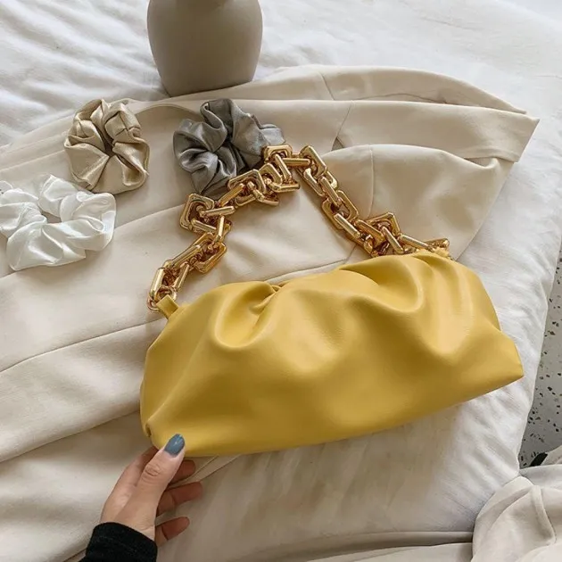 Zachte lederen net rode crossbody gevouwen cloudtas