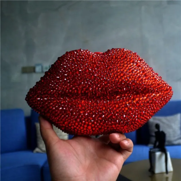 Bolsa de cena con cadena de labios de diamantes de imitación Beso