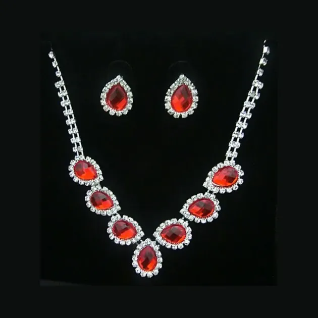 Diamanten oorbellen ketting set