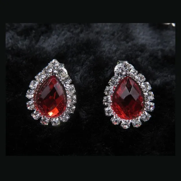 conjunto de collar de aretes de diamantes