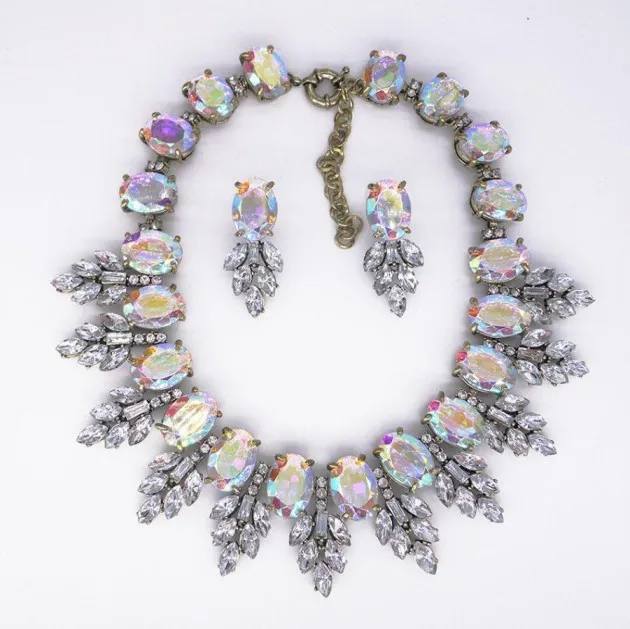 Collar y aretes de cristal de moda con diamantes