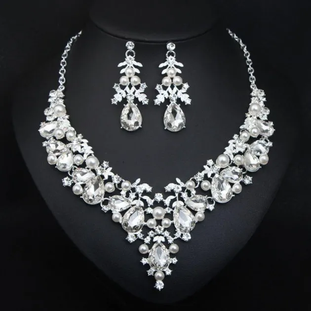 Conjunto de collar y aretes de piedras preciosas de perlas de cristal