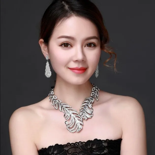 Luxury Rhinestone Gem Short Clavicle Necklace And Earring Set