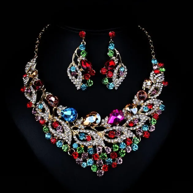 Juego de collar y aretes de clavícula corta con gemas de diamantes de imitación de lujo