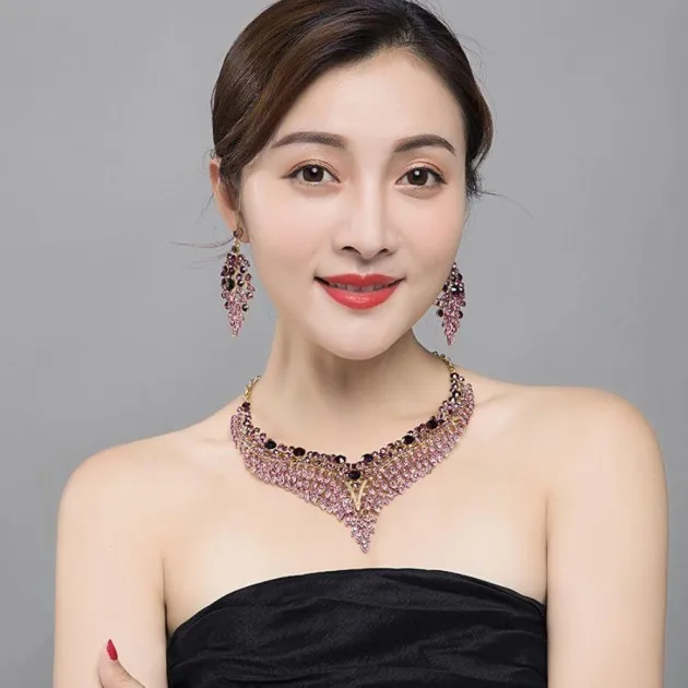 Juego de collar y aretes de clavícula corta con gemas de diamantes de imitación de lujo