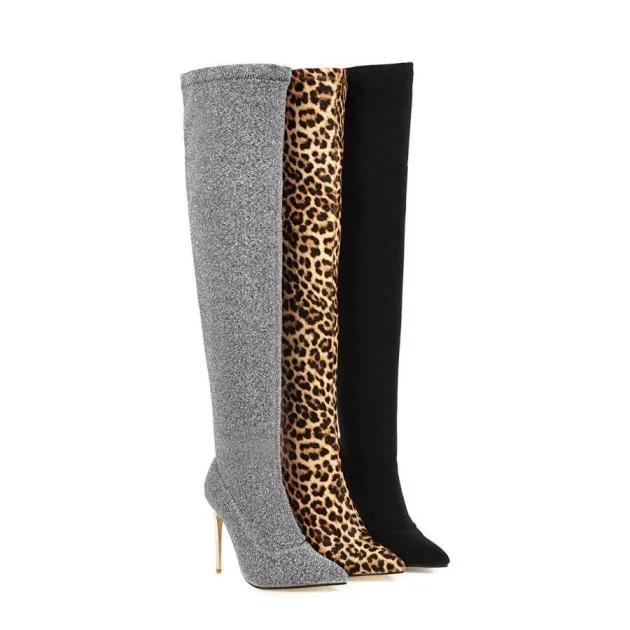 Botas por encima de la rodilla con estampado de leopardo y tacón muy alto Harlow