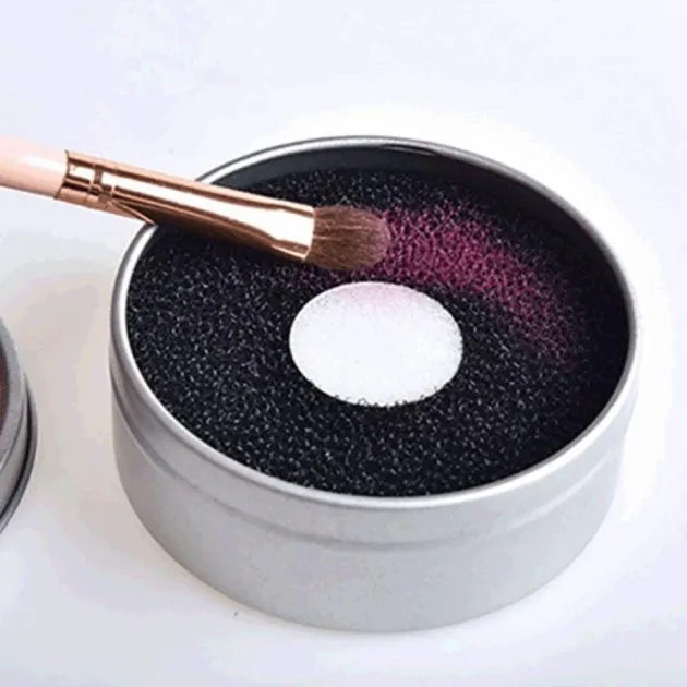 Make-up Brush Convenient Sponge Scrubbing Iron Box To Clean Up Powder