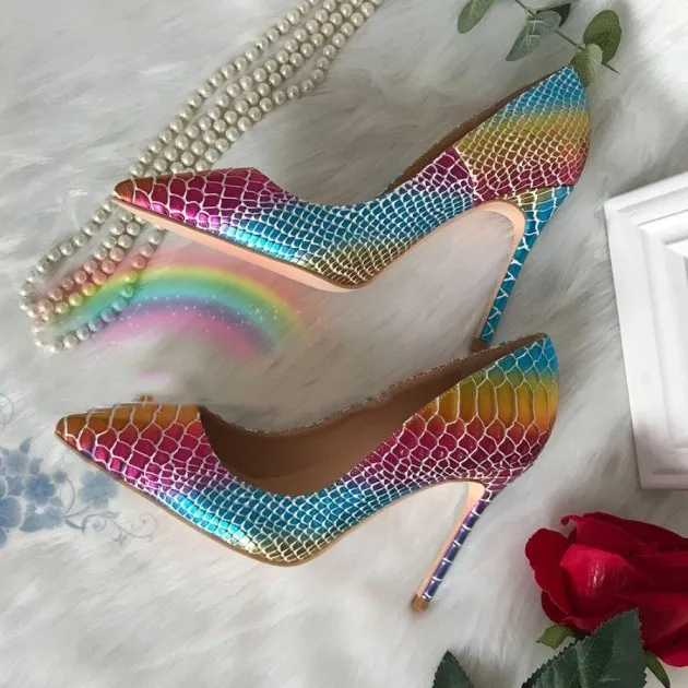 Punt-teen pumps met regenboogslangen print Charlotte