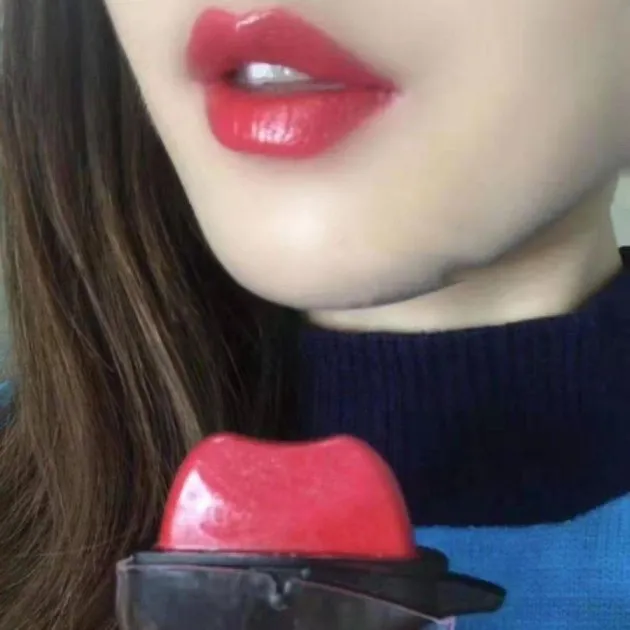 Lápiz labial hidratante de larga duración con copa antiadherente