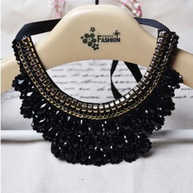 Collar de cuello redondo con colgante de ropa que combina con todo