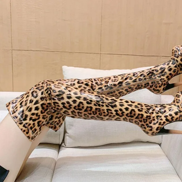 Botas altas elásticas con estampado de leopardo