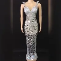 Elegante vestido de lentejuelas de manga larga ajustado