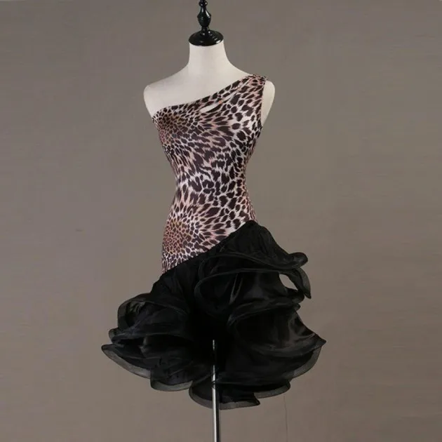 Vestido de columpio de traje de baile latino de un hombro