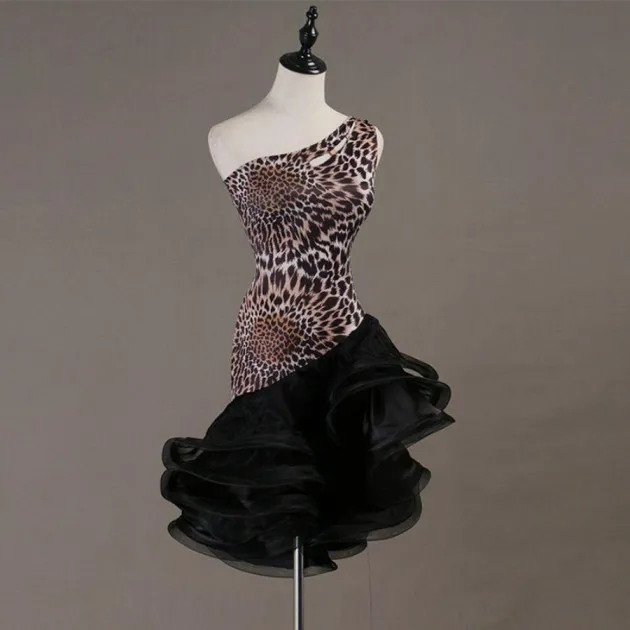 Vestido de columpio de traje de baile latino de un hombro