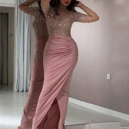 Vestido De Gala Con Bolso Dorado A La Cadera